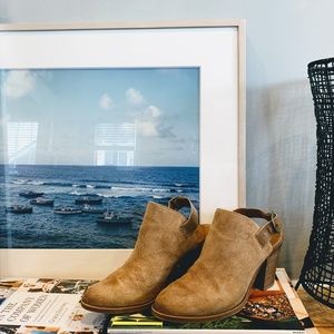 Soft, lightly worn Lucky Brand heeled mule!